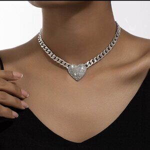 Elegant Rhinestone Inlaid Heart Design Chunky Necklace women silver